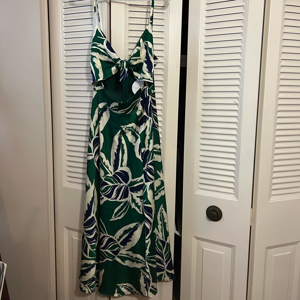 MIDI  dress small opening in back